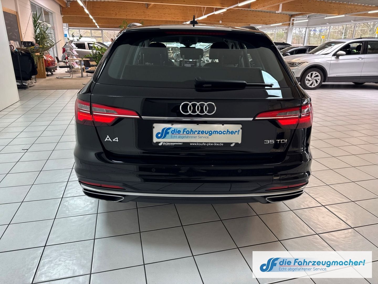 Fahrzeugabbildung Audi A4 Avant 35 TDI advanced 2.0 Navi LED 3-Zonen-Kl