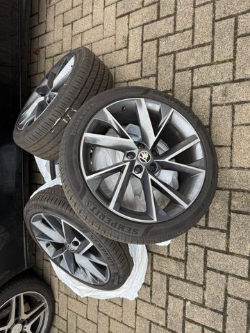 Fahrzeugabbildung Skoda Superb Combi Sportline 4x4 DSG