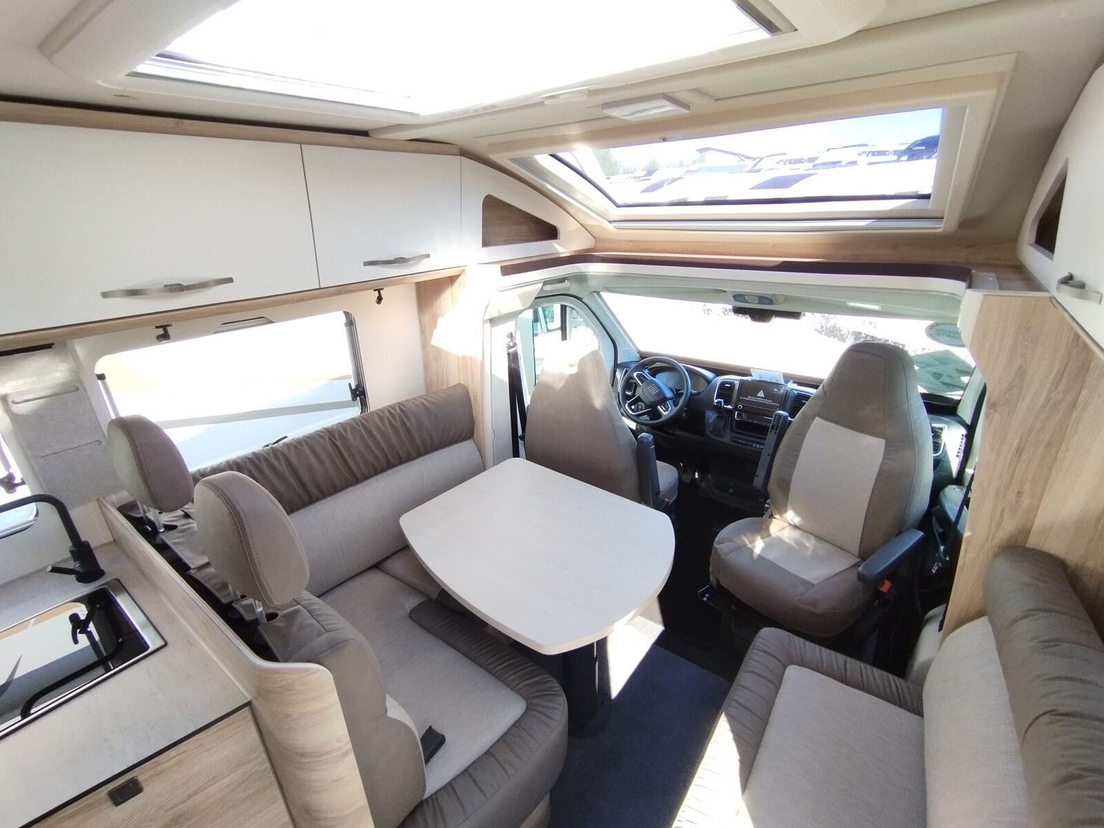 Fahrzeugabbildung Eura Mobil Profila T PT 675 SB Mondial Pakete, Automatik