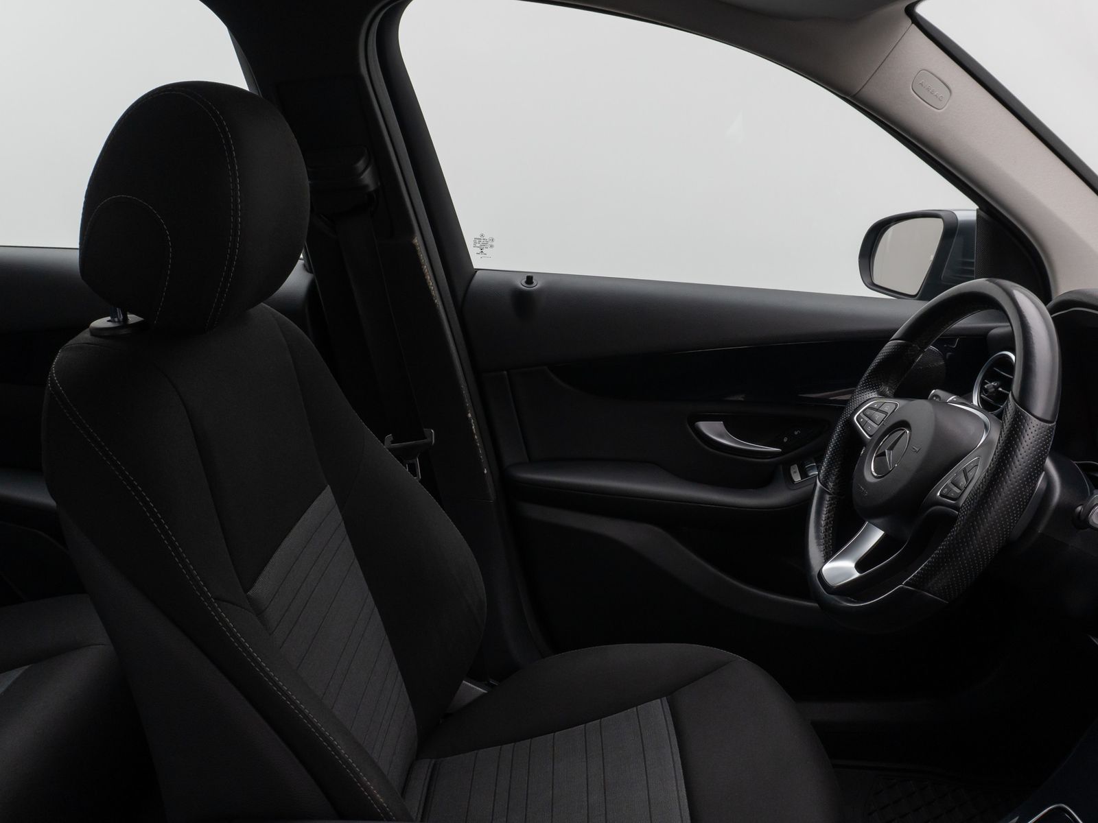 Fahrzeugabbildung Mercedes-Benz GLC 250 4Matic Kamera AHK Navi Sitzhzg