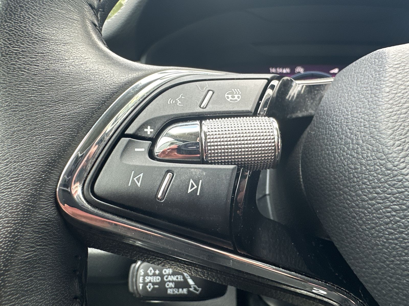 Fahrzeugabbildung SKODA Kodiaq 2.0 TDI Tour DSG NAV+LED+ACC+KAMERA+19ZO