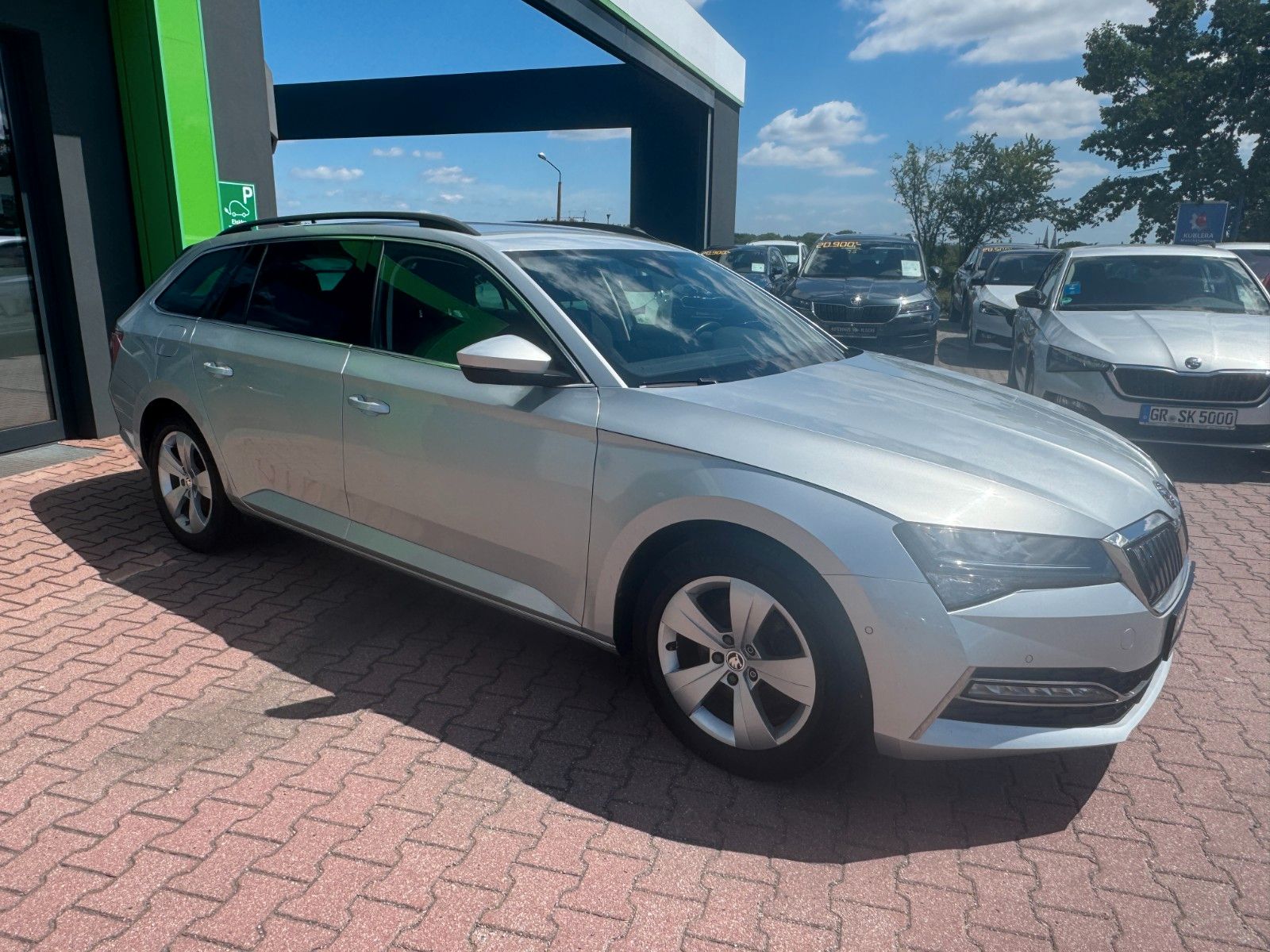 Skoda SUPERB Combi iV 1.4 TSI 160 kW 156 PS DSG imagem 3