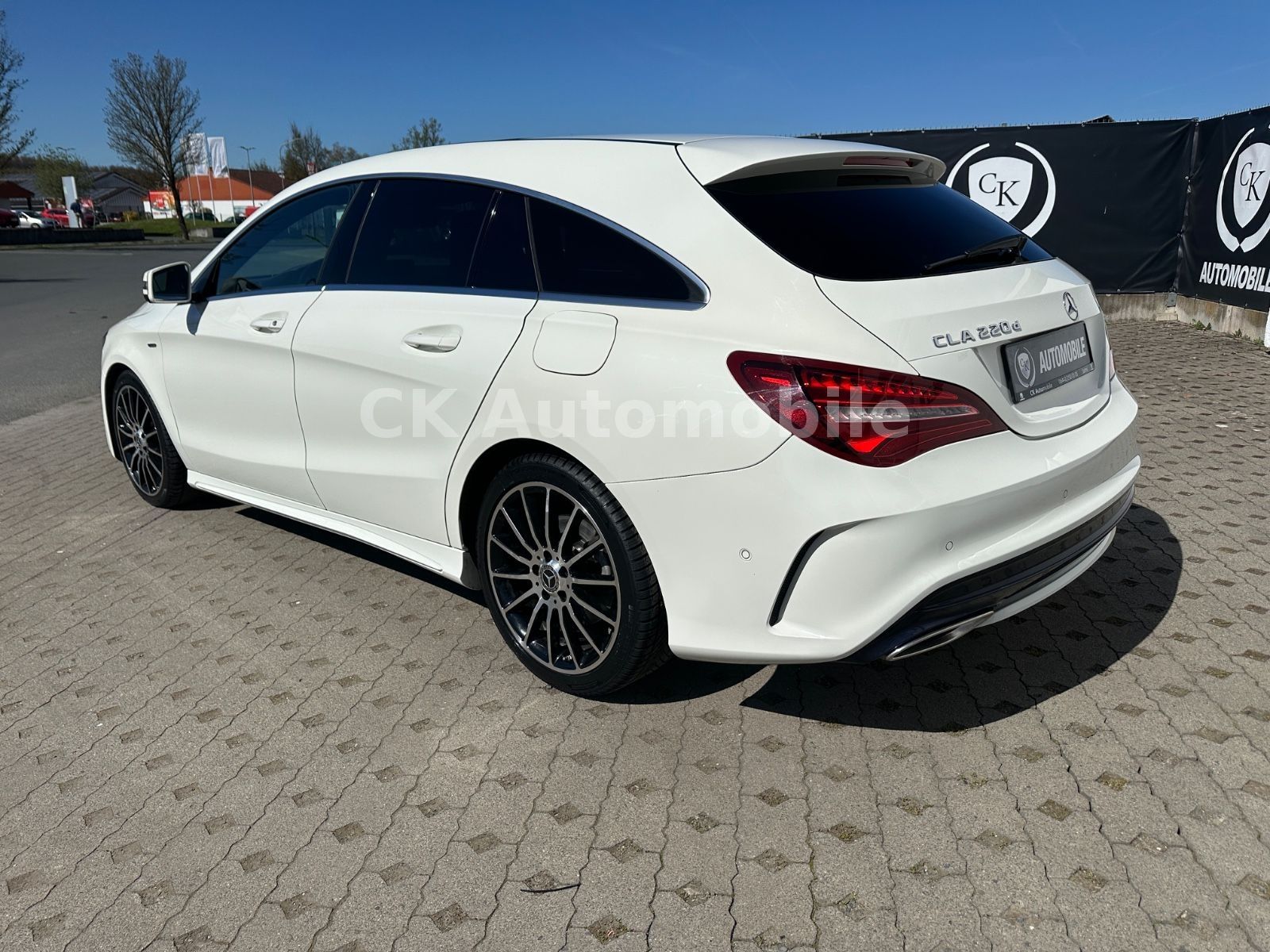 Fahrzeugabbildung Mercedes-Benz CLA220d Shooting Brake Peak Edition/Navi/LED/Kam