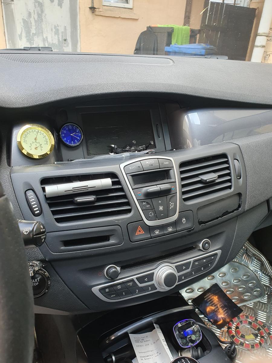 Renault Laguna 2010 — photo 7