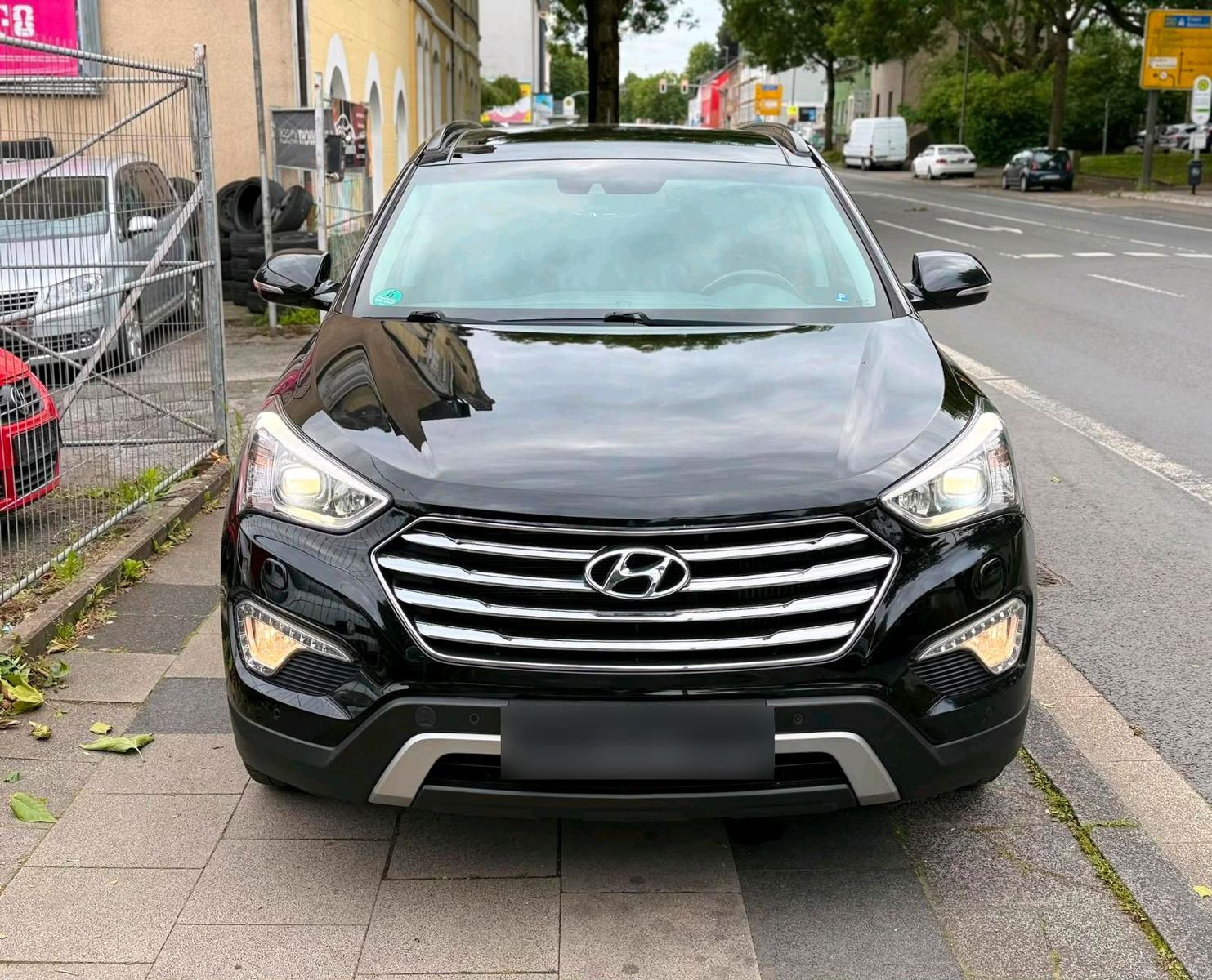 Hyundai Grand Santa Fe