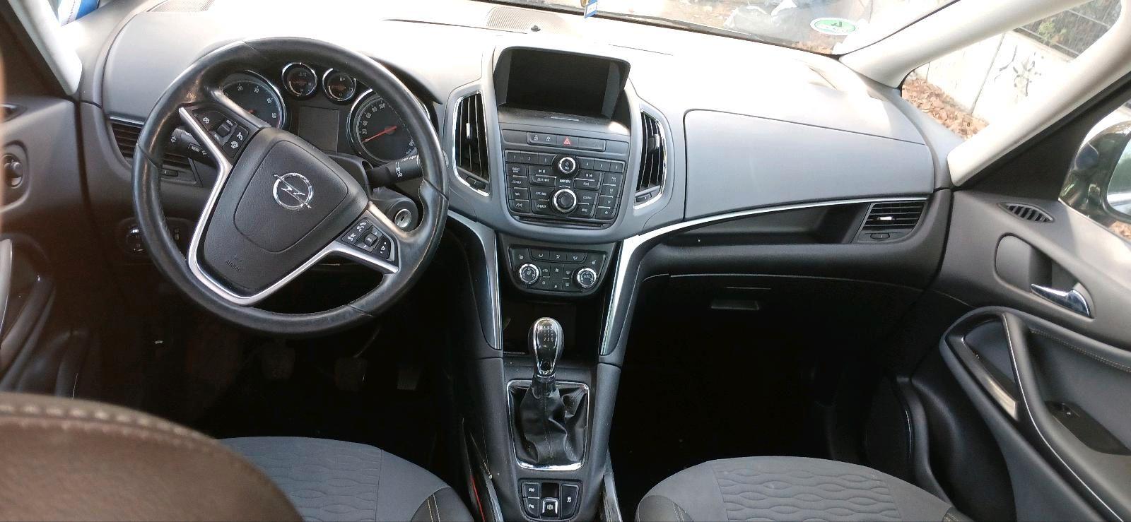 Opel Zafira 2012 — photo 8