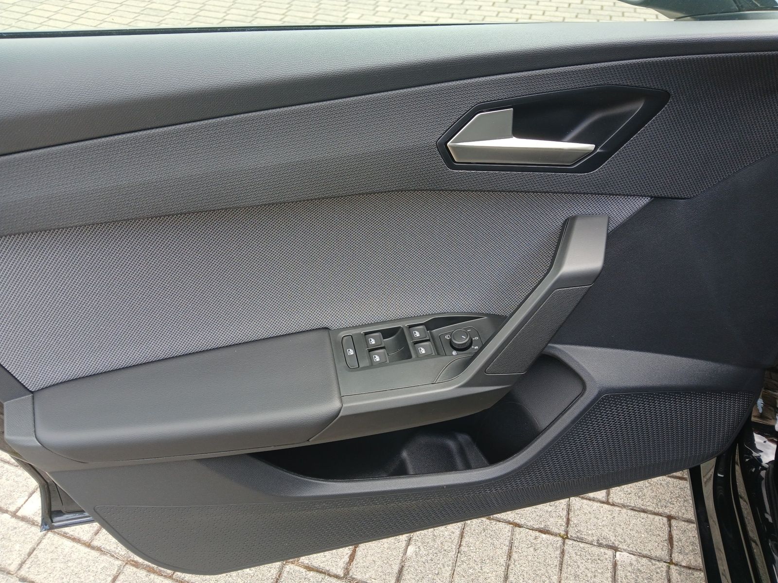 Fahrzeugabbildung SEAT Leon 1.5 eTSI Road Edition Kamera SH