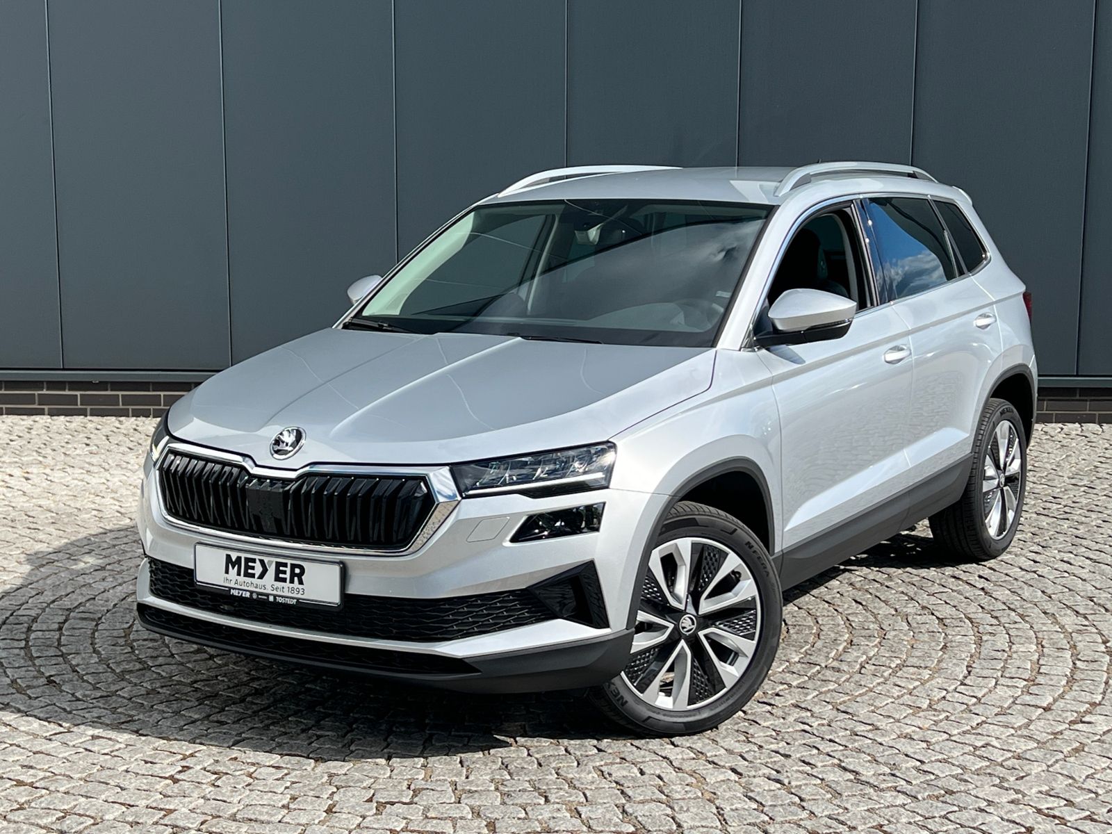 Fahrzeugabbildung SKODA Karoq Selection 1.5 TSI DSG *AHK, LED, ACC, 18"L