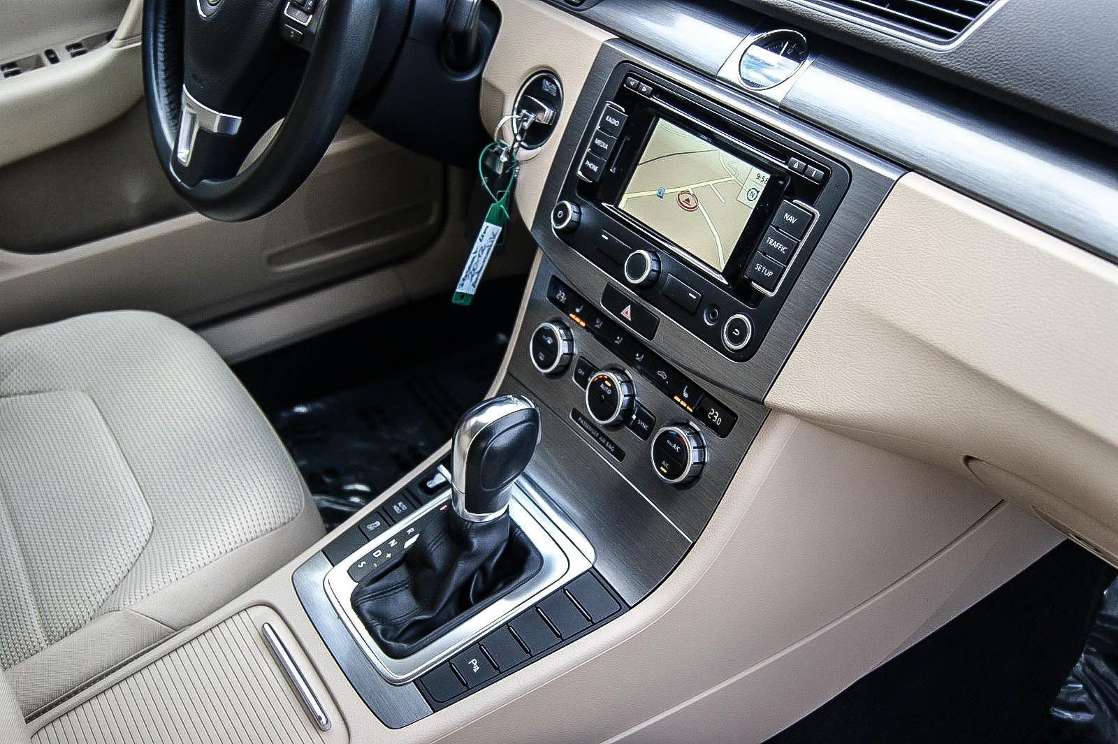 Fahrzeugabbildung Volkswagen Passat Lim 1.8TSI DSG XENON PDC BUSINESS WINTER