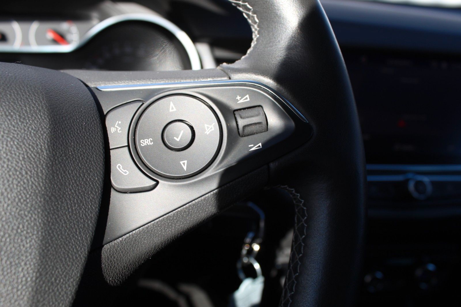 Fahrzeugabbildung Opel Crossland Elegance Allw.*Navi*Kamera*Sitzh.