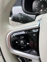 Volvo V90 D4 unfallfrei Momentum Geartronic,AHK,STHZ - weiße Volvo V90