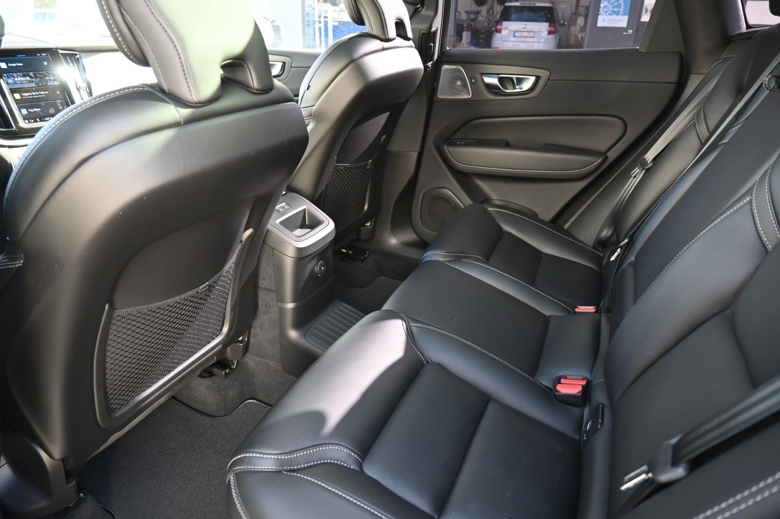 Fahrzeugabbildung Volvo XC60 T8 R Design PHEV MAPS*Luft*B&W*STHZG*HUD*