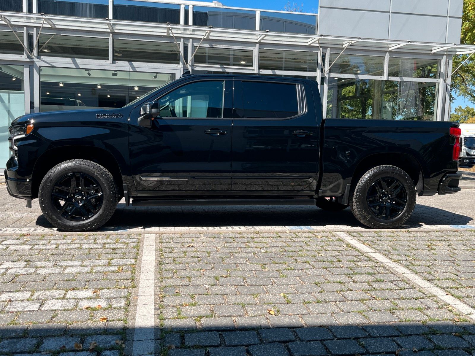 Fahrzeugabbildung Chevrolet Silverado 6.2 V8 High Country Midnight*LPG*360°