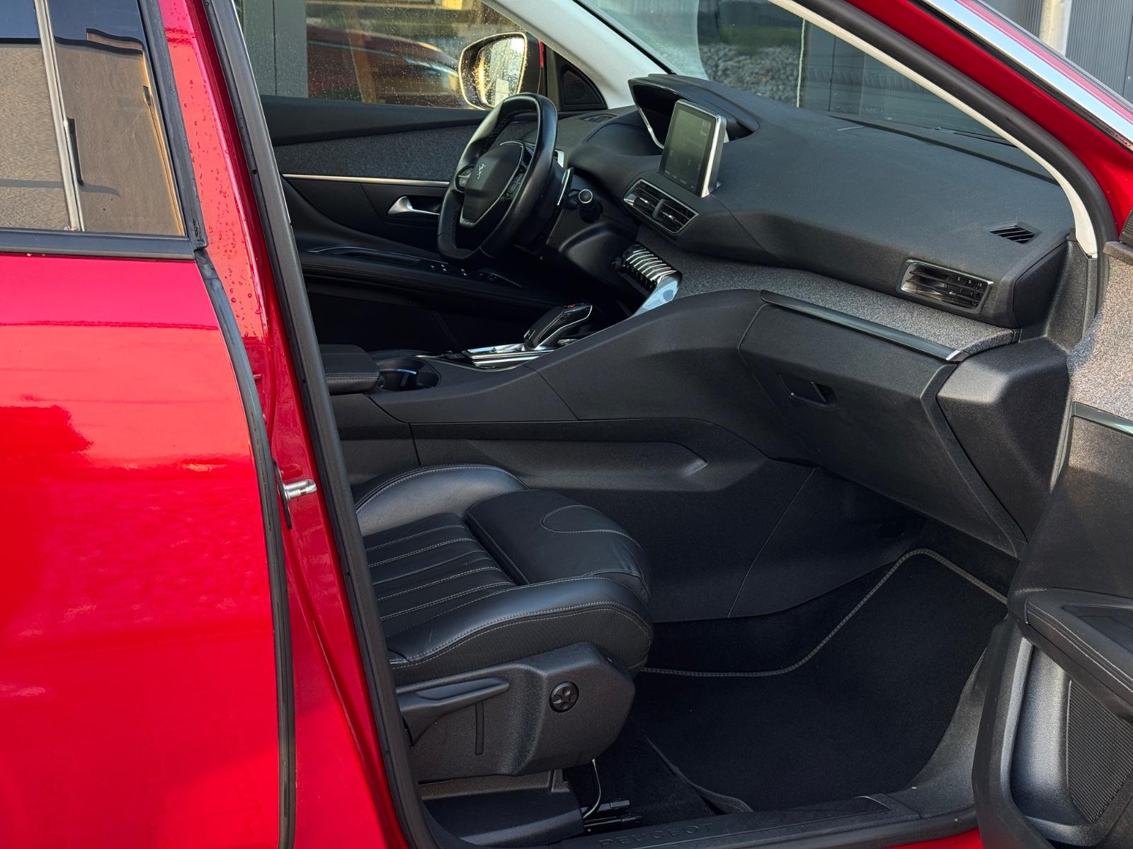 Peugeot 3008 KAMER-360°/LEDER/PANO/KeyLess/AHK+