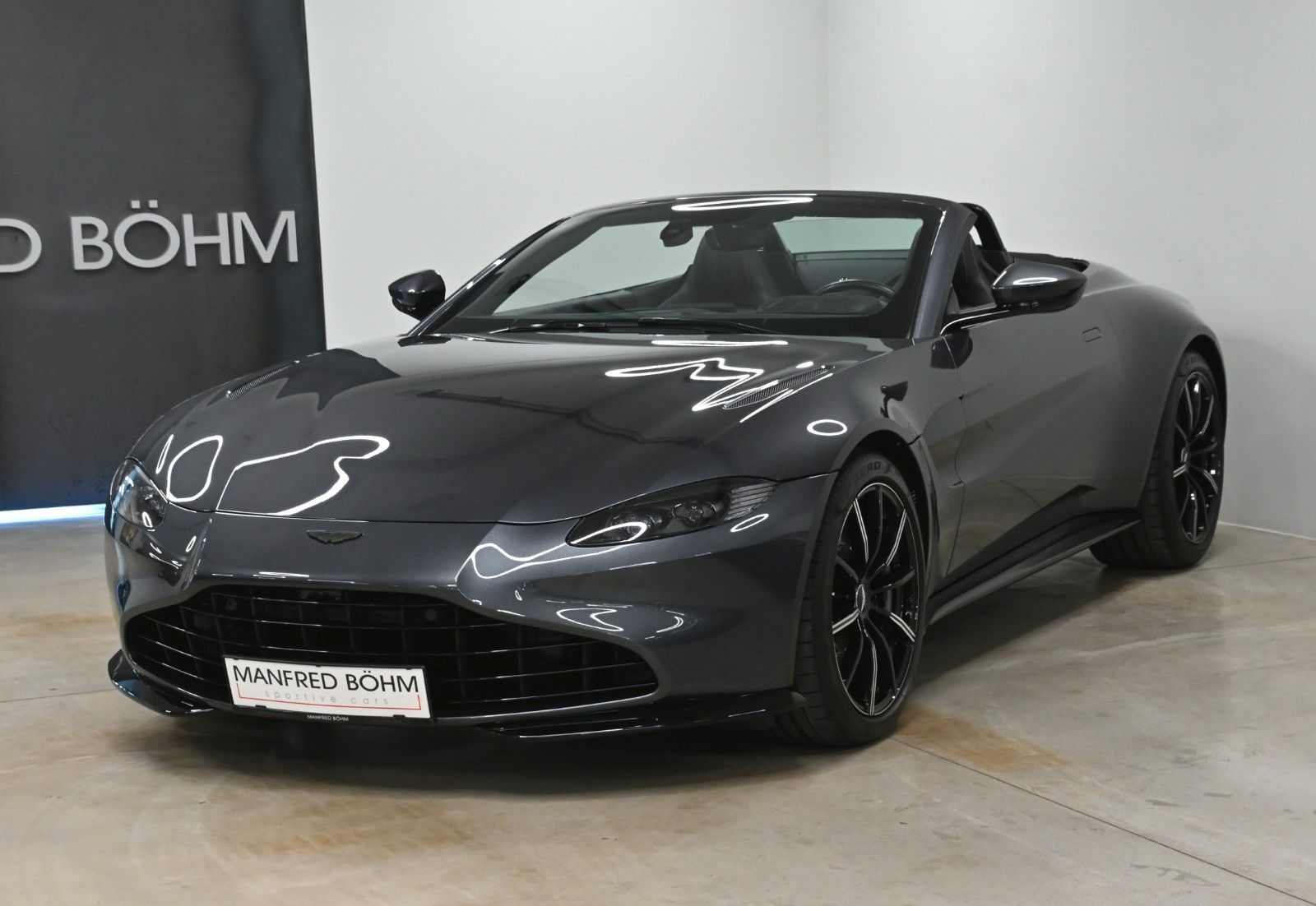 ASTON MARTIN V8 Vantage