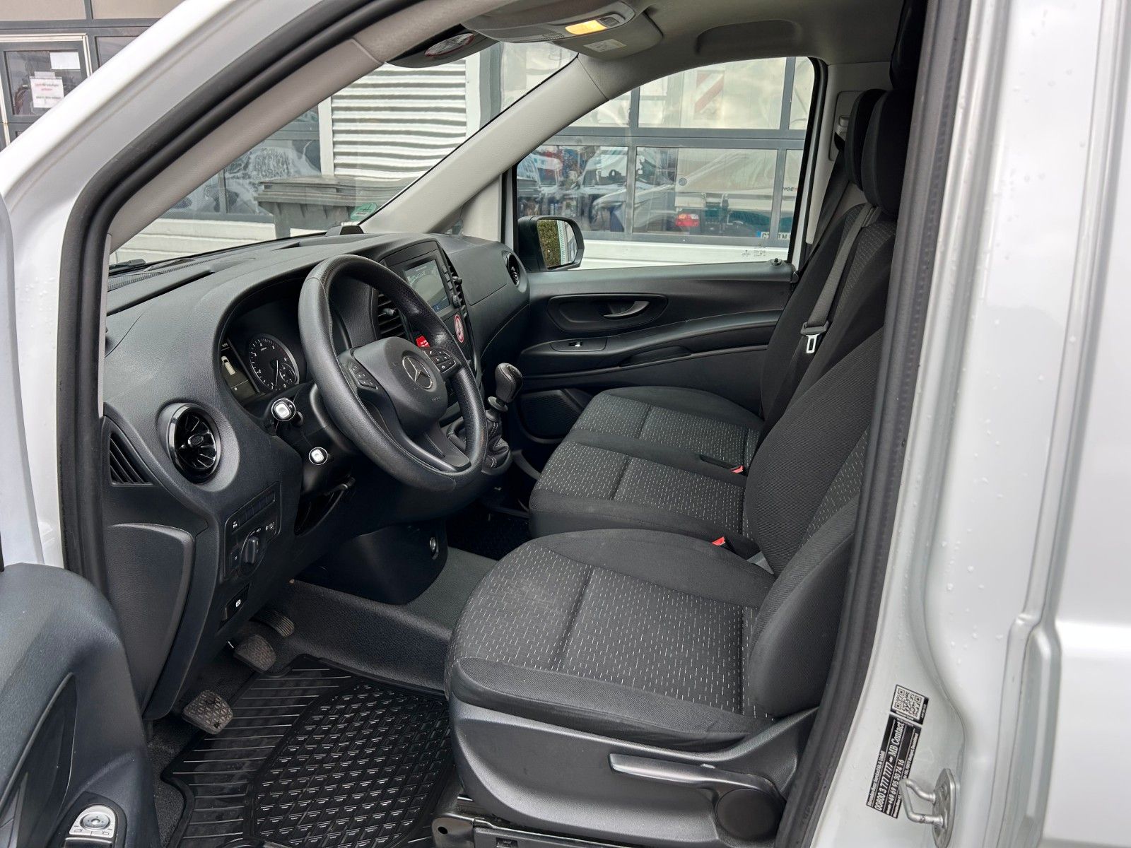 Fahrzeugabbildung Mercedes-Benz Vito Kasten 114 CDI  lang / Navi  / Klima