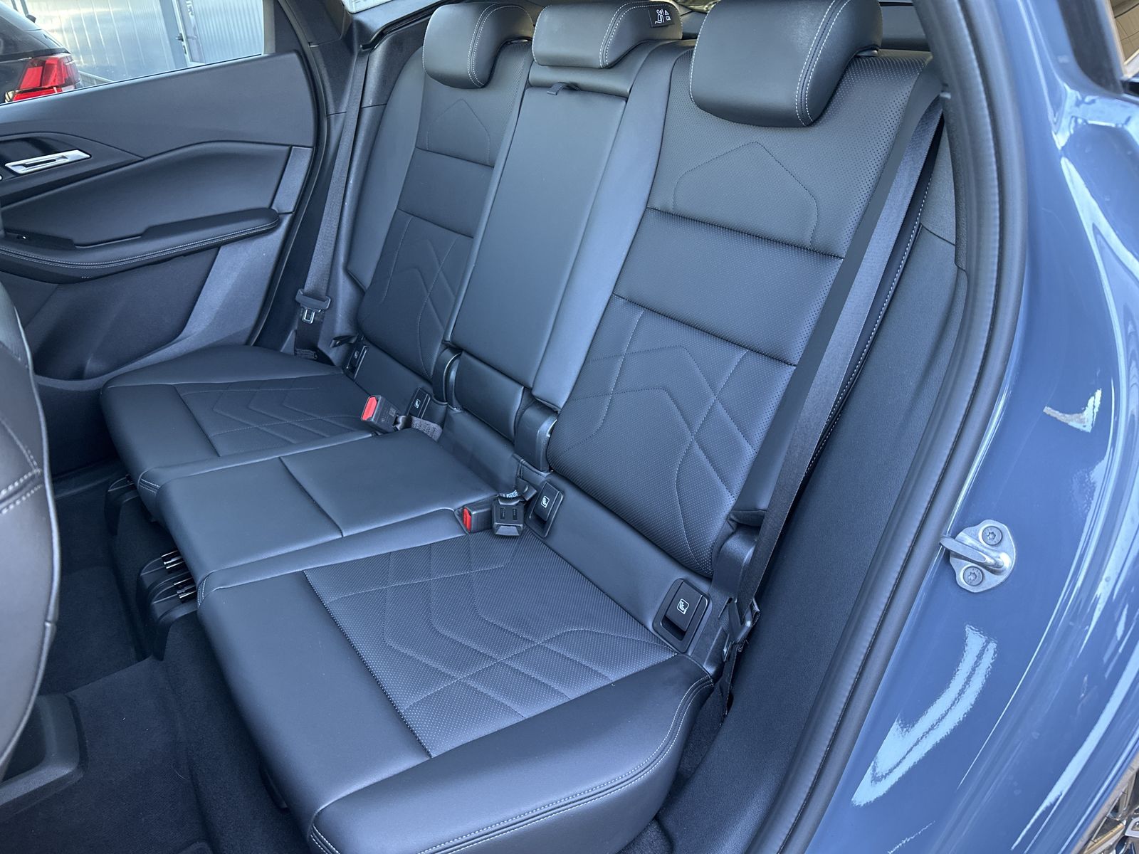 Fahrzeugabbildung BMW 223i Active Tourer M-Sport NAV+LED+ACC+360°+PANO