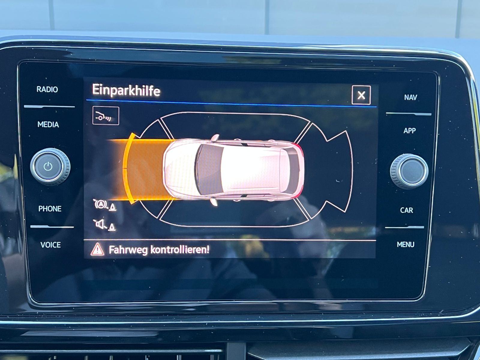 Fahrzeugabbildung Volkswagen T-Roc R-Line 1.5 TSI DSG *AHK, Pano, Black Style