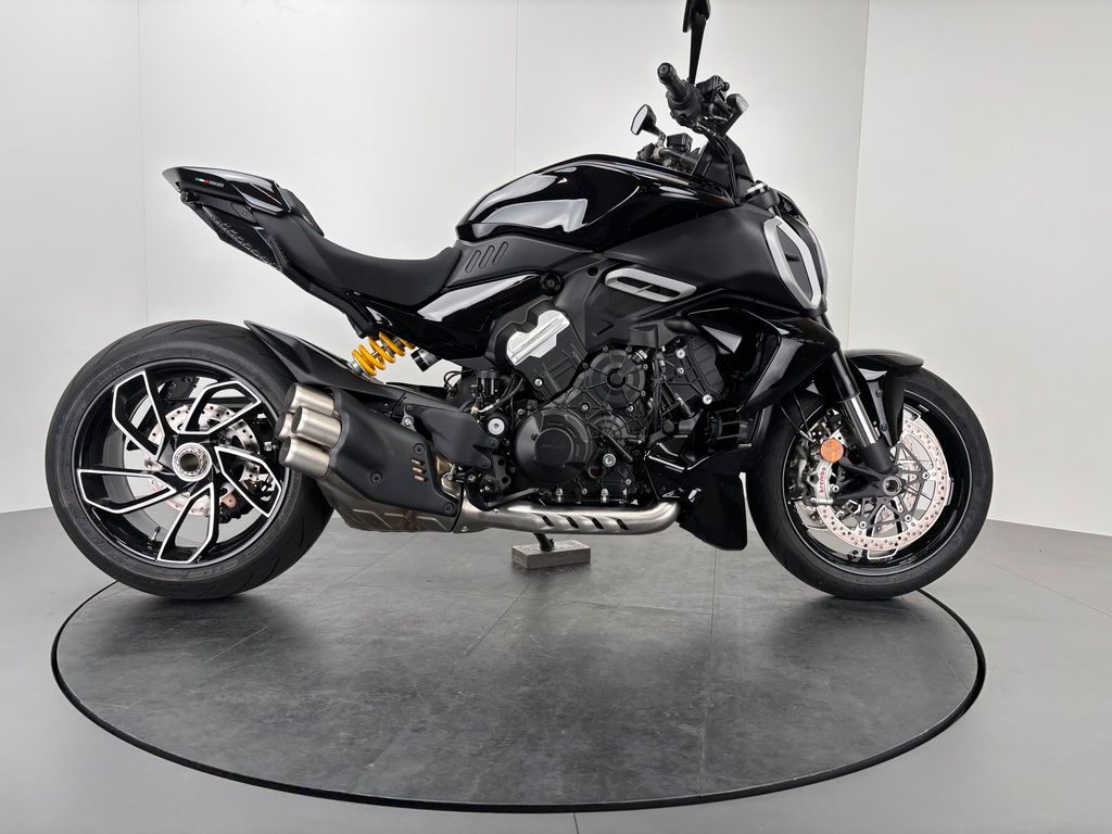 Fahrzeugabbildung Ducati DIAVEL V4 *SEITL. KENNZEICHENHALTER *NEUWERTIG