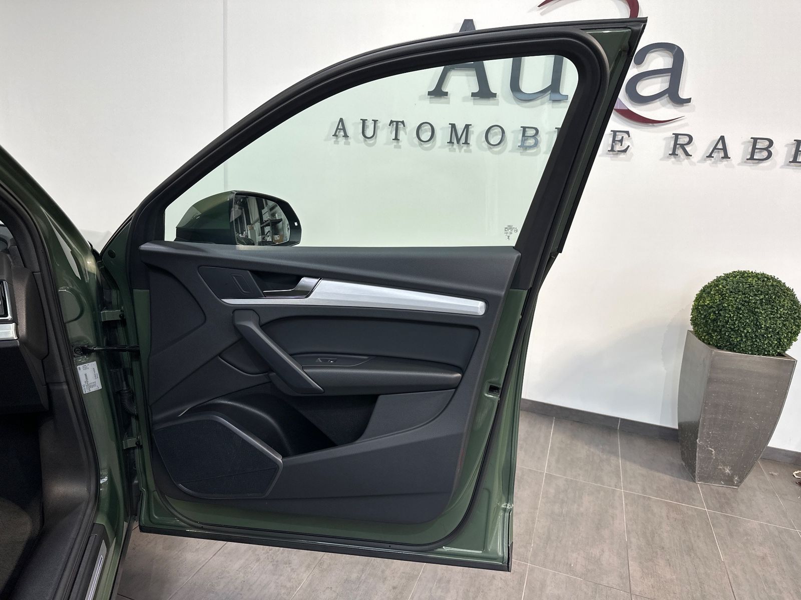 Fahrzeugabbildung Audi Q5 50 TFSI e Quattro S-Line NAV+LED+AHK+KAM