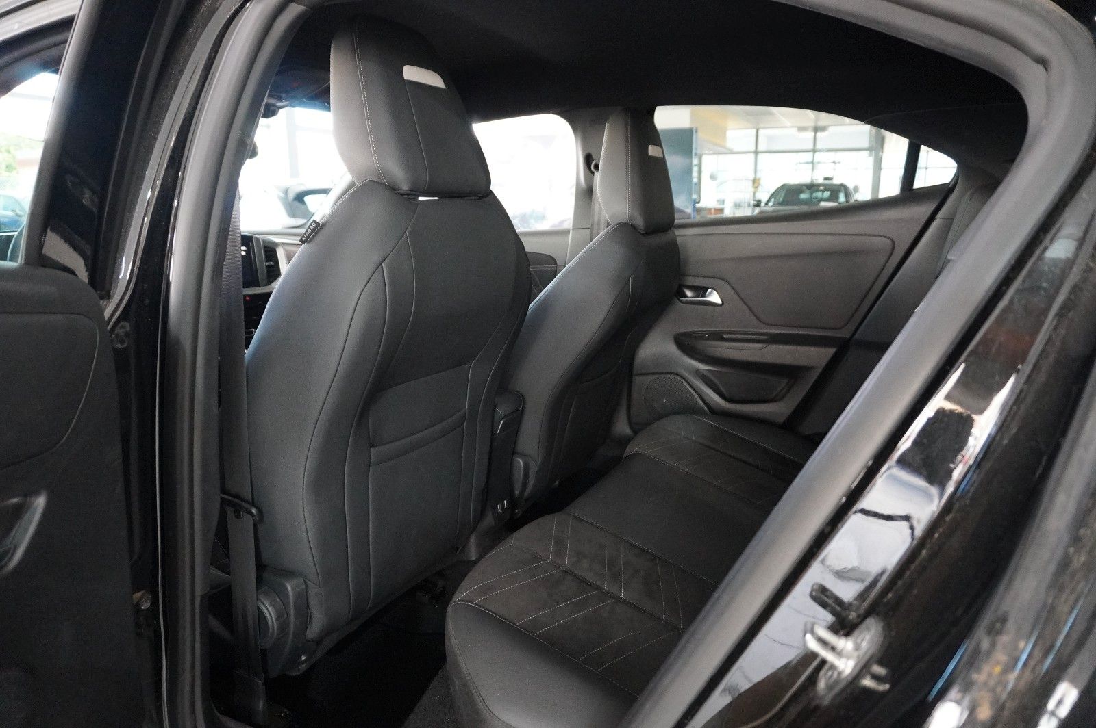 Fahrzeugabbildung Opel Mokka 1.2T ULTIMATE NAVI/LED/KAMERA/SPORT/SH/DAB