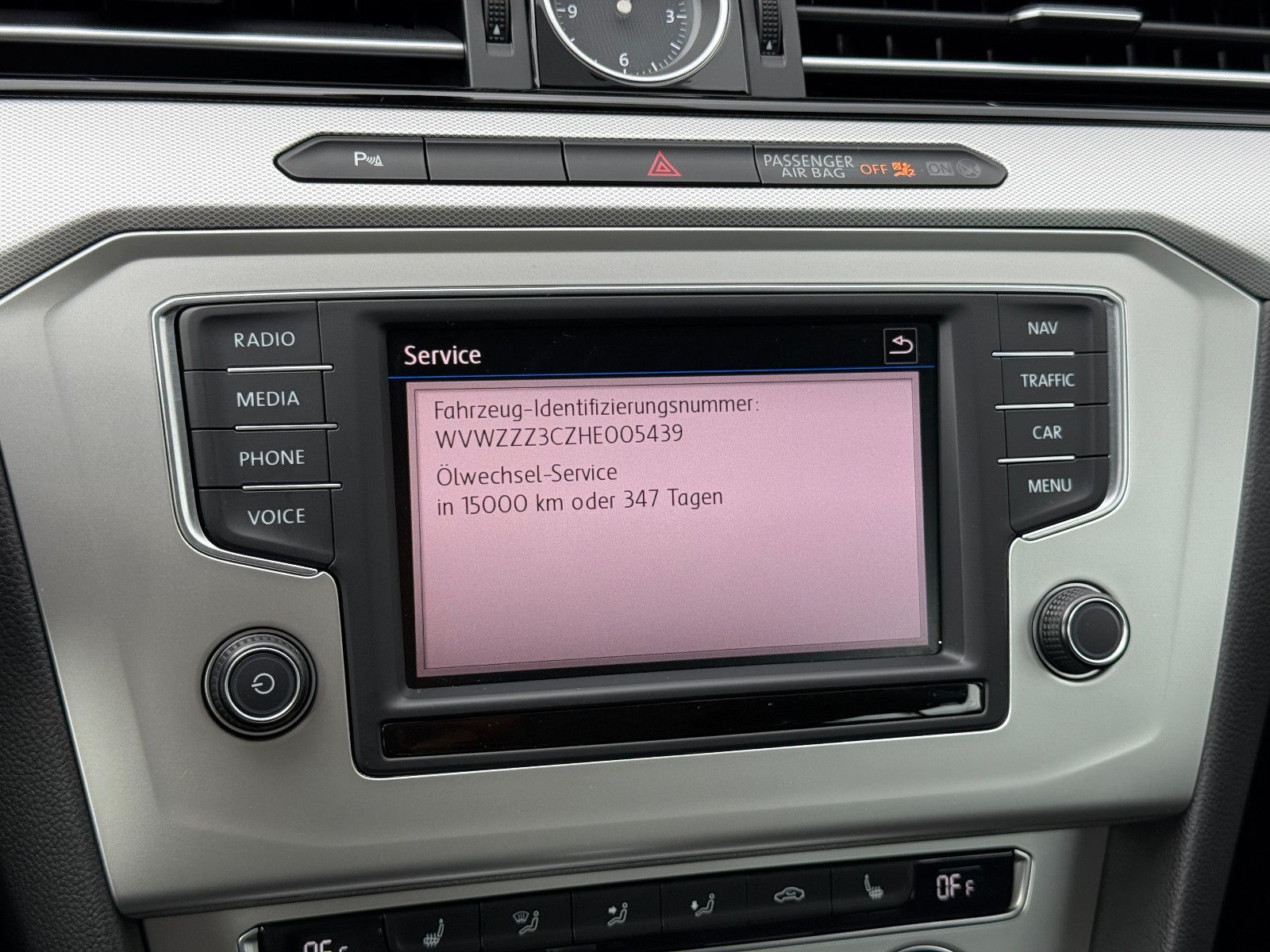 Fahrzeugabbildung Volkswagen Passat Comfortline DSG ACC Navi PDC SHZ Massage