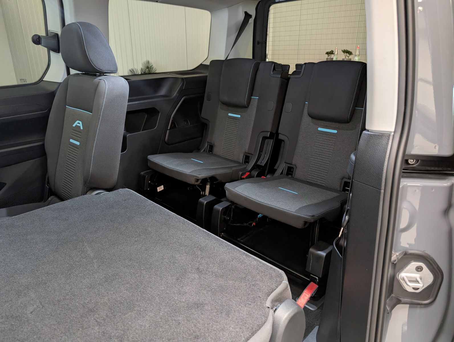 Fahrzeugabbildung Ford Grand Tourneo L2 Active 7-Sitz Bi-LED Pano AHK
