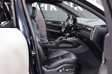 Porsche Cayenne - 4