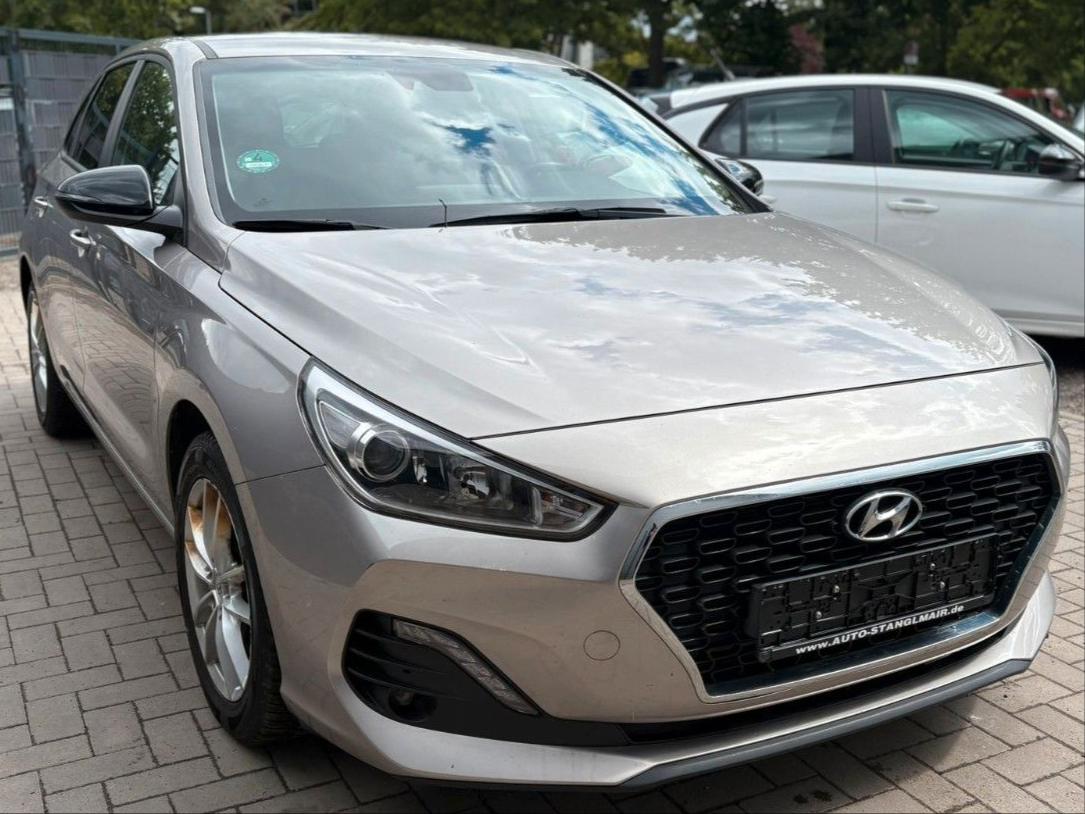 Hyundai i30 YES!*LHZ*KLIMAZ*RCAM*LED*