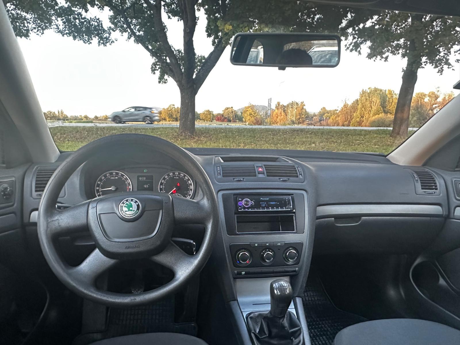Skoda Octavia 2011 — photo 10