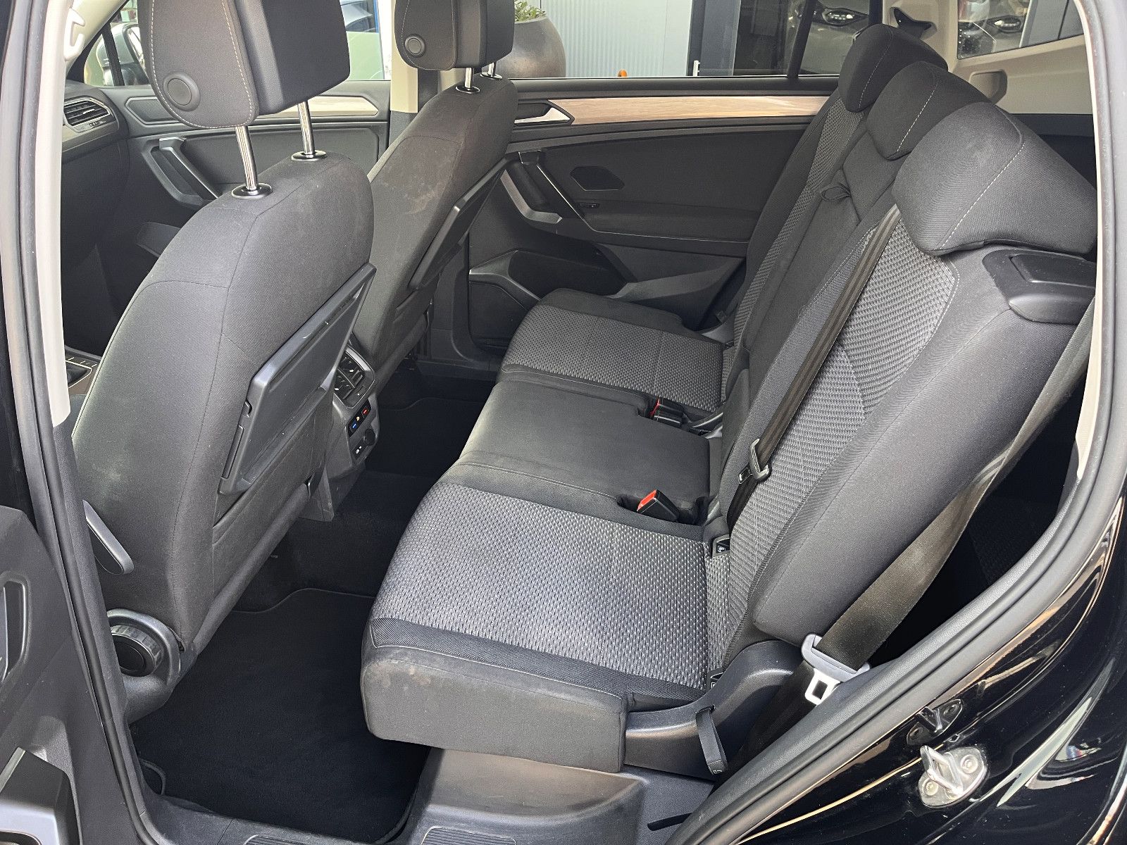 Fahrzeugabbildung Volkswagen Tiguan Allspace Comfortline 2.0 TDI DSG 7-Sitzer