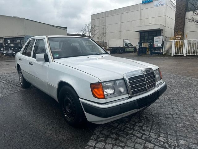 Mercedes-Benz 230 Oldtimer H-Kenzeichen