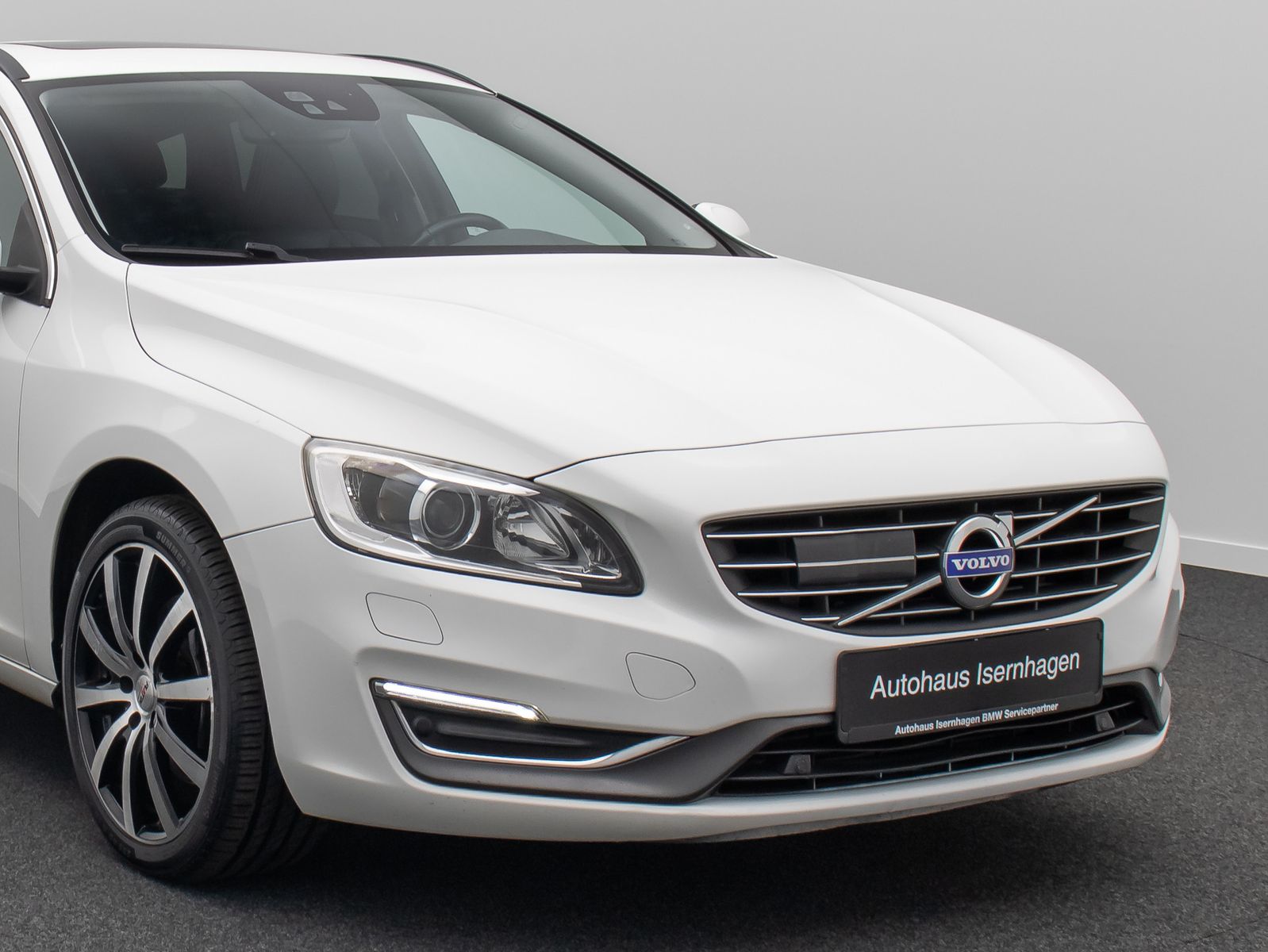 Fahrzeugabbildung Volvo V60 Summum AWD Kamera ACC GSD Memory TotwinkelAs