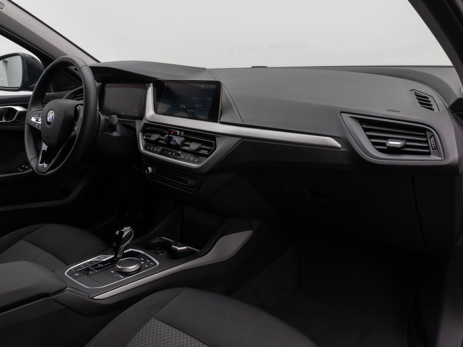 Fahrzeugabbildung BMW 118i DAB CockPitPro PDC LED Geschwindigkeitsreg