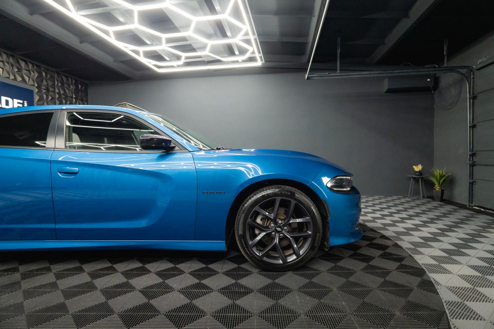 Fahrzeugabbildung Dodge Charger 5.7 V8 HEMI R/T Night-Paket Performance