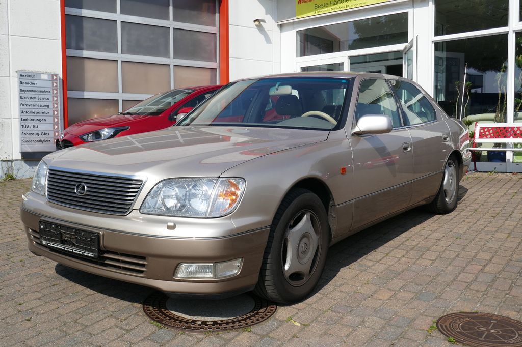 Lexus LS 400