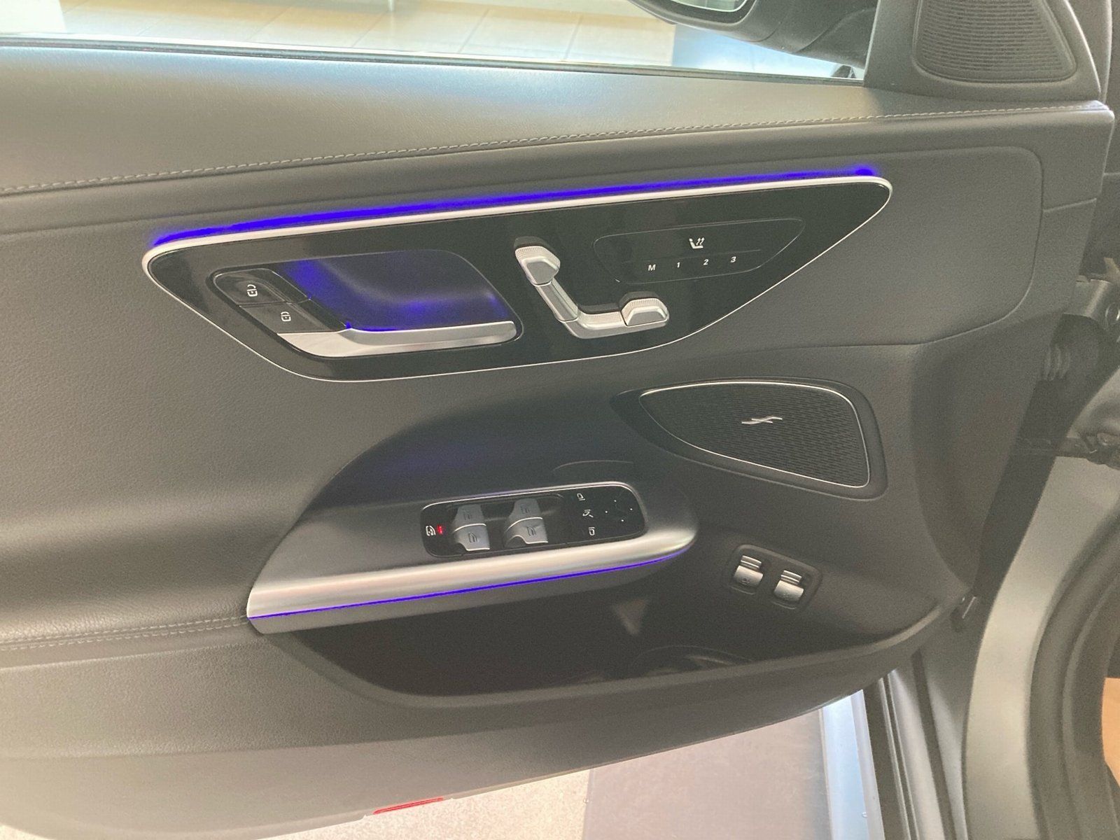Fahrzeugabbildung Mercedes-Benz C 300 e T AMG*Pano*AHK*HUD*Distronic*Sound*360°*