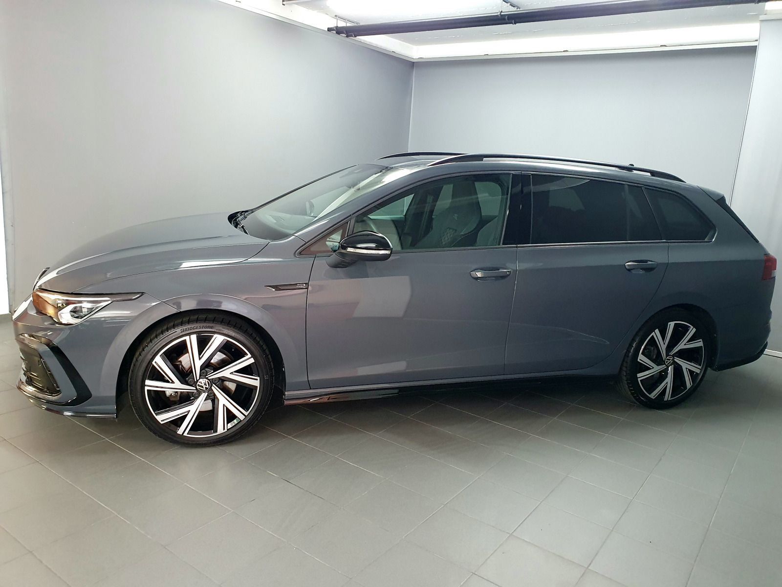 Volkswagen Golf VIII Variant 2.0TSI DSG R-Line ACC LED RFK foto 2