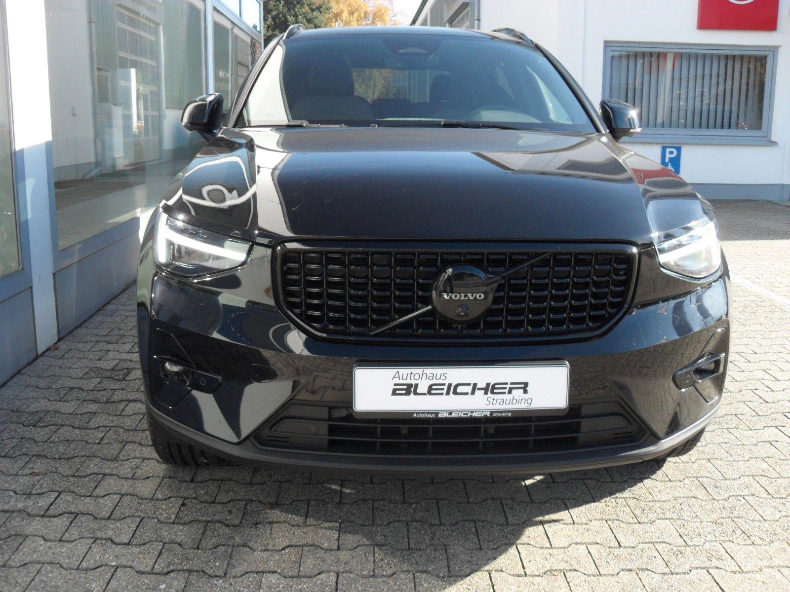 Fahrzeugabbildung Volvo XC 40 B3 Plus Black Edition | 360° | Panor.