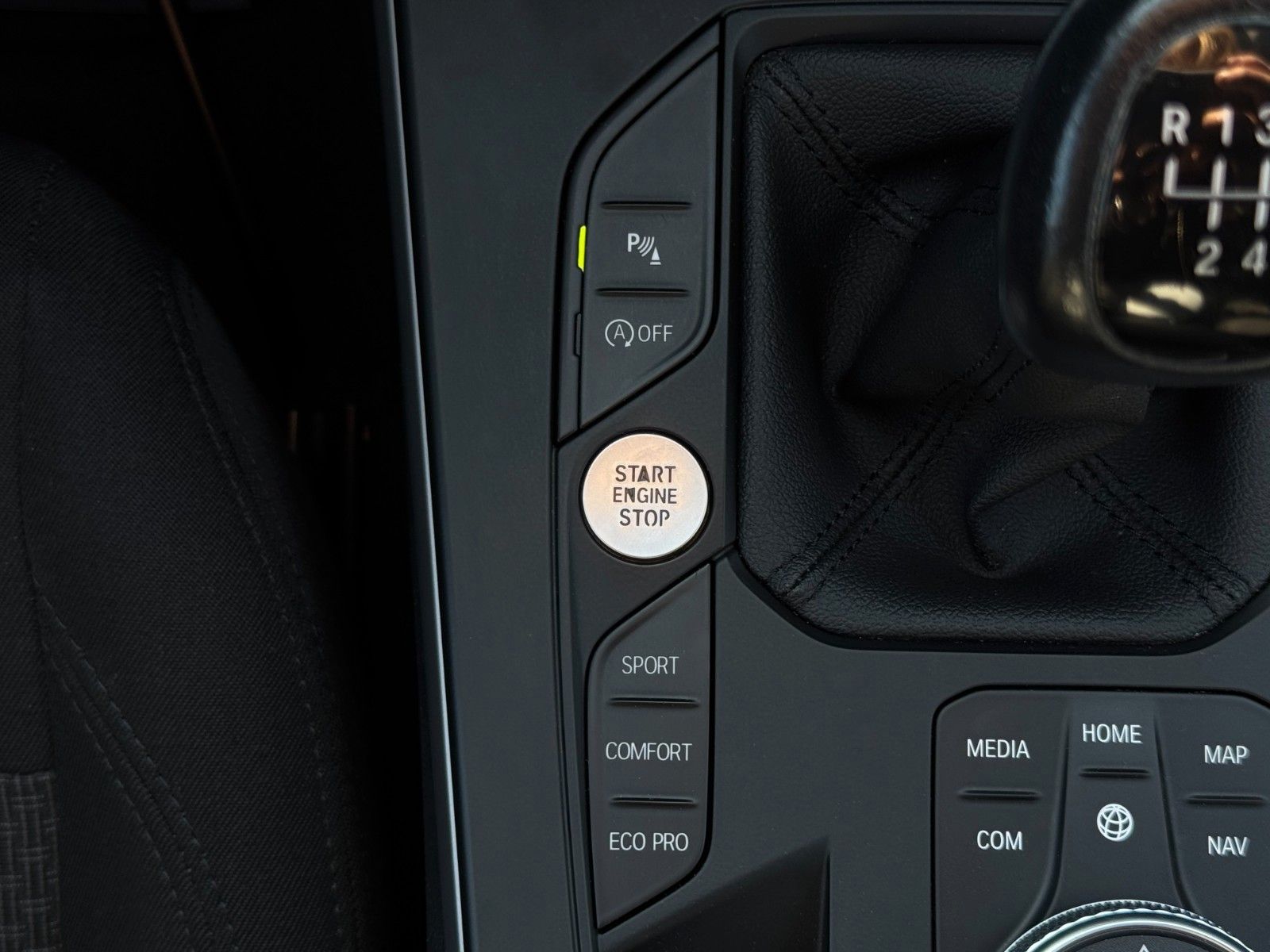 Fahrzeugabbildung BMW 118i Advantage Kamera CarPlay LC Prof. LHZ SHZ
