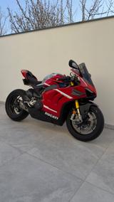 Ducati Panigale V4S - Offers