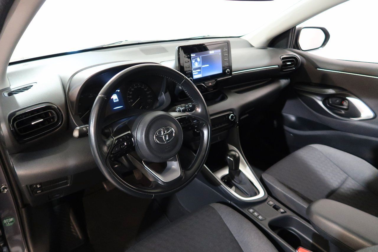 Toyota Yaris 1.5h Business # TELECAMERA # CAMBIO imagem 2