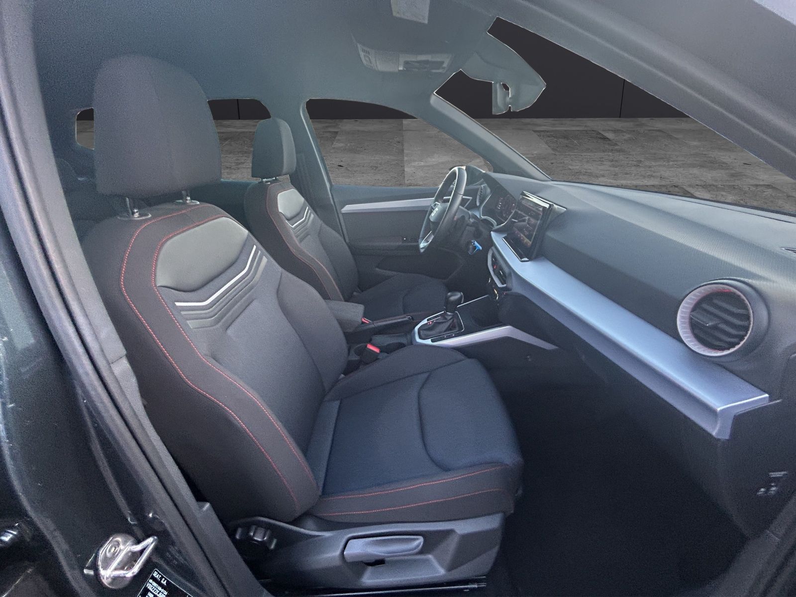 Fahrzeugabbildung SEAT Arona TSI FR-Line DSG LED Navi AID ACC RFK SH LM