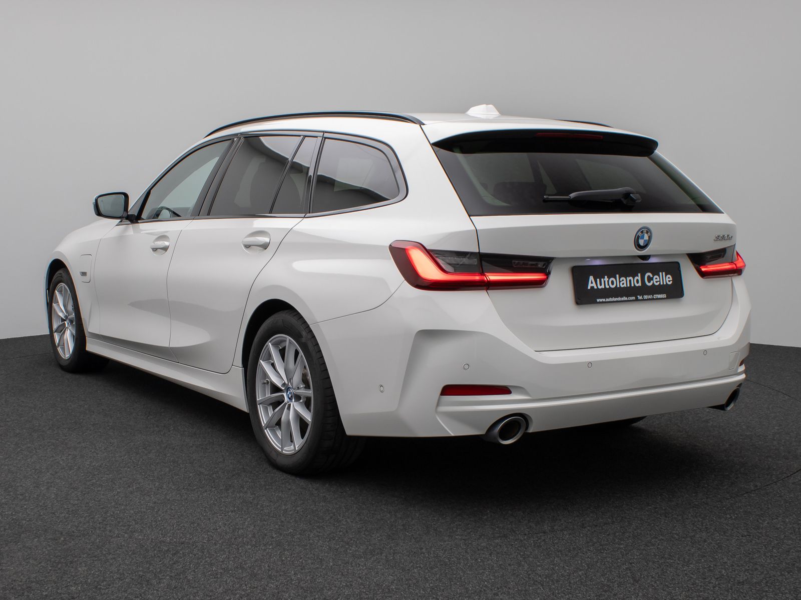 Fahrzeugabbildung BMW 330e Kamera HUD DAB Stop&Go Komfort Fernlichtass