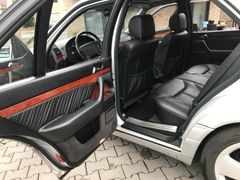 Fahrzeugabbildung Mercedes-Benz S 320 W140