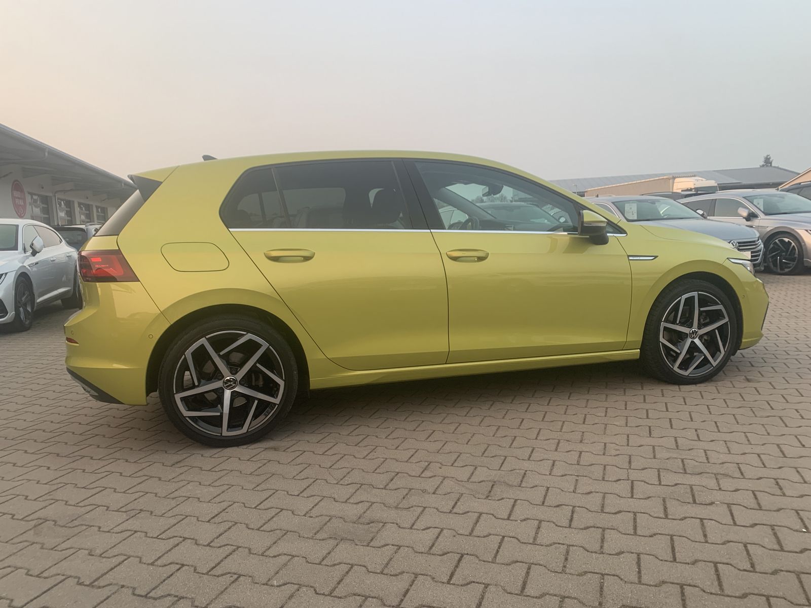 Fahrzeugabbildung Volkswagen Golf 2.0 TDI*Highline*AHK*STHZ*HeadUp*LED-Matrix