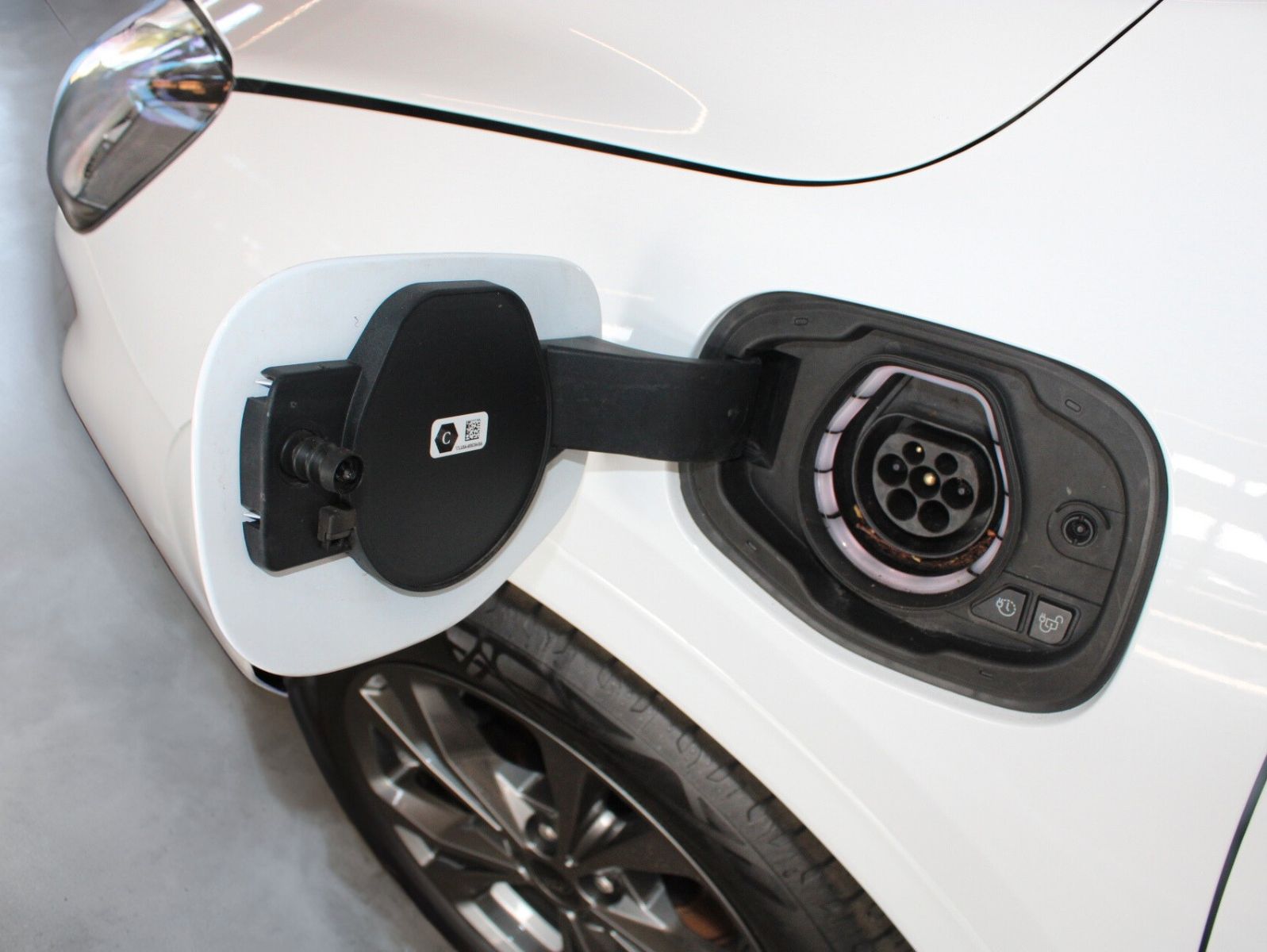 Fahrzeugabbildung Ford Kuga 2.5 PHEV ST-Line X Aut. AHK PANO ACC uvm.