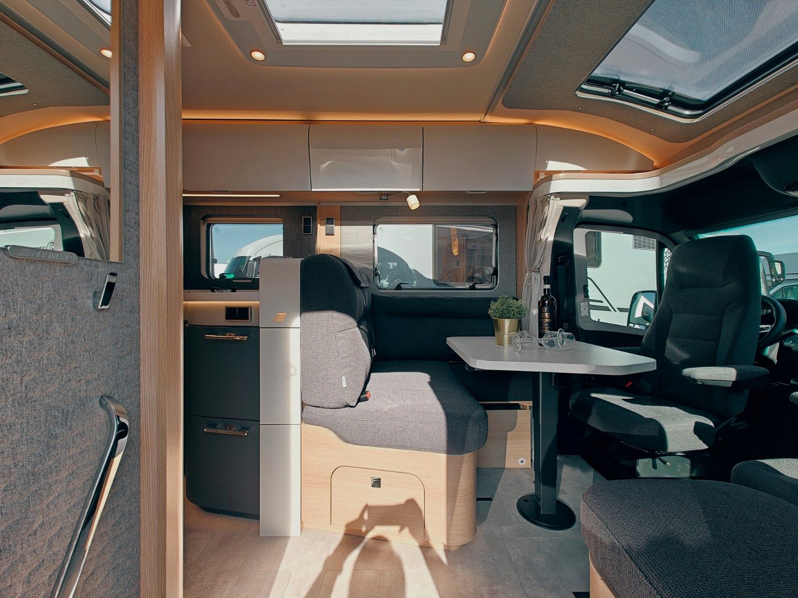 Fahrzeugabbildung HYMER / ERIBA / HYMERCAR B - KLASSE ML T 780 BLACKLINE