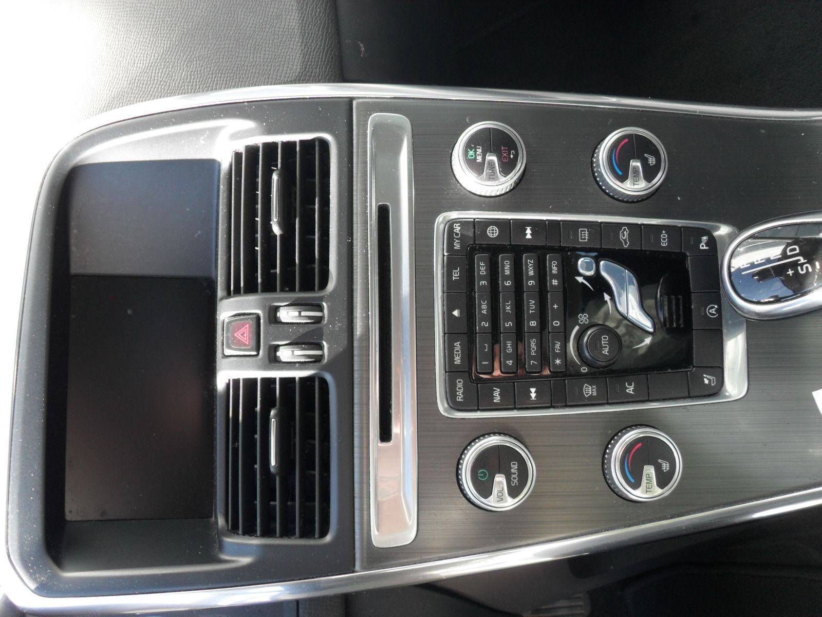 Fahrzeugabbildung Volvo XC 60 2.0 Automatik - Momentum 2WD