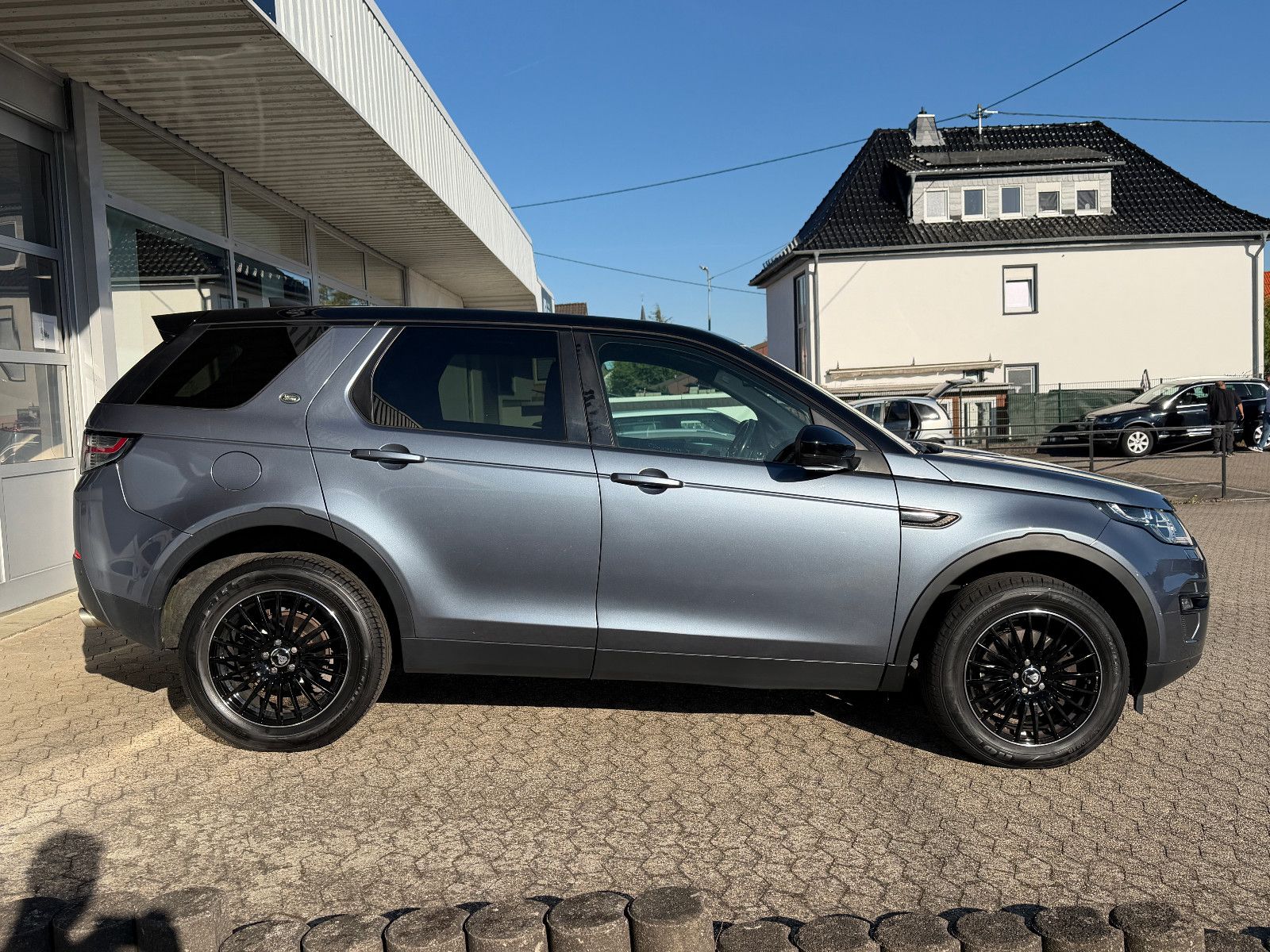 Fahrzeugabbildung Land Rover Discovery Sport SE AWD/PANO/ACC/NAVI/KAMERA/SHZ